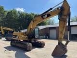 Excavadora de orugas Caterpillar 320DL 2010, vista de perfil lateral