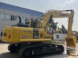 2023 Komatsu PC220-8 koparka gąsienicowa, widok z tyłu pod kątem