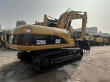 Pelle sur chenilles Caterpillar 320CL de 2008, vue arrière trois-quarts