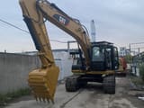 Гусеничний екскаватор 2015 Caterpillar 320D, передній тричвертний вигляд