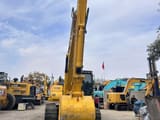 Pelle sur chenilles Komatsu PC220-8 de 2023, vue de face