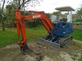 2000 Kubota KH 021 mini excavator, side view