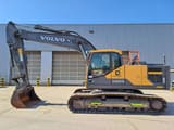 2017 Volvo EC220EL crawler excavator side view