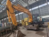 2017 Hyundai R210W-7 wheel excavator, front three-quarter view