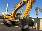 2020 Caterpillar 325BL crawler excavator, front three-quarter view