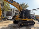 Excavadora de orugas Caterpillar 320D2 2023, vista frontal tres cuartos