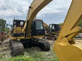 Koparka gąsienicowa Caterpillar 320D2 z 2021 r., widok z tyłu z 3/4