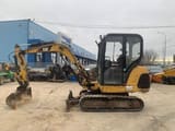 2000 Caterpillar 302.5 mini excavator, side view