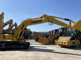 Escavatore cingolato Komatsu PC200-8 del 2023, vista laterale