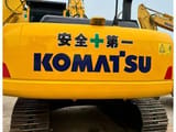 Escavadora de rastos Komatsu PC220-8 de 2023, vista traseira