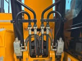 2018 JCB 220X L4F crawler excavator boom hydraulic detail