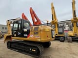 Excavatrice sur chenilles Caterpillar 320D2 de 2022, vue arrière trois quarts