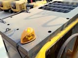 Escavatore cingolato Komatsu PC200-8 del 2012, vista dal tetto della cabina