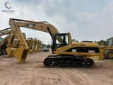 2017 Caterpillar 325CL crawler excavator, side profile view