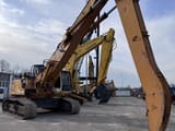 2003 Liebherr R954 B material handler, side profile view