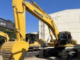 Komatsu PC450-8 crawler excavator, side view