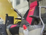 Vista interna cabina escavatore cingolato Komatsu PC200-8 del 2018