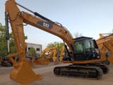Pelle sur chenilles Caterpillar 320D2L 2024, vue latérale