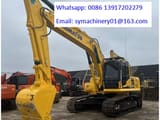 Escavatore cingolato Komatsu PC220-8 del 2022, vista anteriore tre quarti