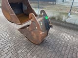 2018 Kobelco SK140SRLC-5 excavator bucket attachment