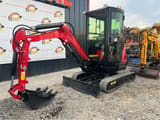 JPC HT25 mini excavator, side view