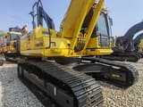 Escavatore cingolato Komatsu PC220-8 del 2023, vista posteriore tre quarti