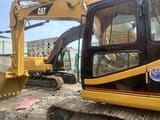 Caterpillar 320B Crawler Excavator, side view of cab and boom