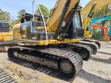 2025 Caterpillar 320D2 paletli ekskavatör, yandan görünüm