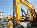 Hyundai R220-9S crawler excavator boom and bucket detail