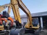 Koparka gąsienicowa Komatsu PC220-8 z 2018 r., widok z przodu z 3/4