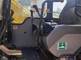Vue intérieure d'une pelle sur chenilles Komatsu PC220-8 de 2018