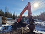 2005 Hitachi Zaxis 225USR-LC crawler excavator, front three-quarter view