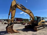2005 Caterpillar 325C crawler excavator, side view