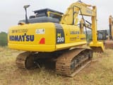 Pelle sur chenilles Komatsu PC200-8 2024, vue arrière trois-quarts