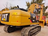 2024 Caterpillar 320D2L Raupenbagger, Heck-Dreiviertelansicht