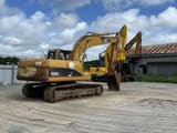 Pelle sur chenilles Caterpillar 320CL de 2017, vue arrière trois-quarts