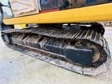 2015 Caterpillar 320B crawler excavator undercarriage view
