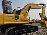 Pelle sur chenilles Komatsu PC220-8 de 2023, vue de profil