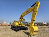 Escavatore cingolato Komatsu PC220-8 del 2024, vista laterale