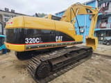 Escavatore cingolato Caterpillar 320CL del 2015, vista posteriore tre quarti