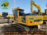 Escavatore cingolato Komatsu PC220-8 del 2022, vista posteriore tre quarti