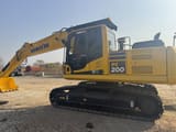 2023 Komatsu PC200-8 Raupenbagger Seitenansicht