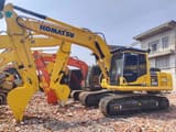 Koparka gąsiennicowa Komatsu PC200-8 z 2023 roku, widok z boku
