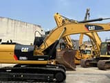 Escavatore cingolato Caterpillar 320D2 del 2022, vista laterale