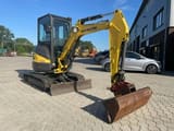 2014 New Holland E 29 B SR mini excavator, front three-quarter view