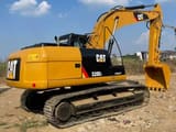 Excavadora de orugas Caterpillar 320D2 2023, vista trasera tres cuartos