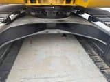 Vue du train de roulement d'une pelle sur chenilles Caterpillar 320D2 de 2024