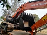 2025 Hitachi ZX220 LC crawler excavator, close-up of boom and bucket