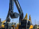 2019 Hyundai R220LC-9S crawler excavator, front three-quarter view