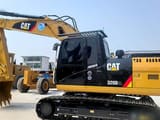 Koparka gąsienicowa Caterpillar 320D2L z 2013 roku, widok z boku